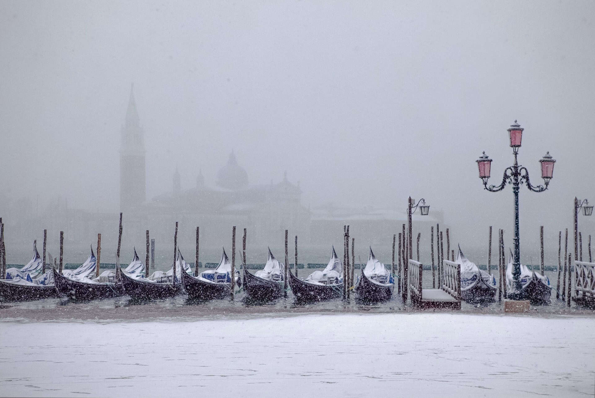 gondoles neige venise gondoles neige venise