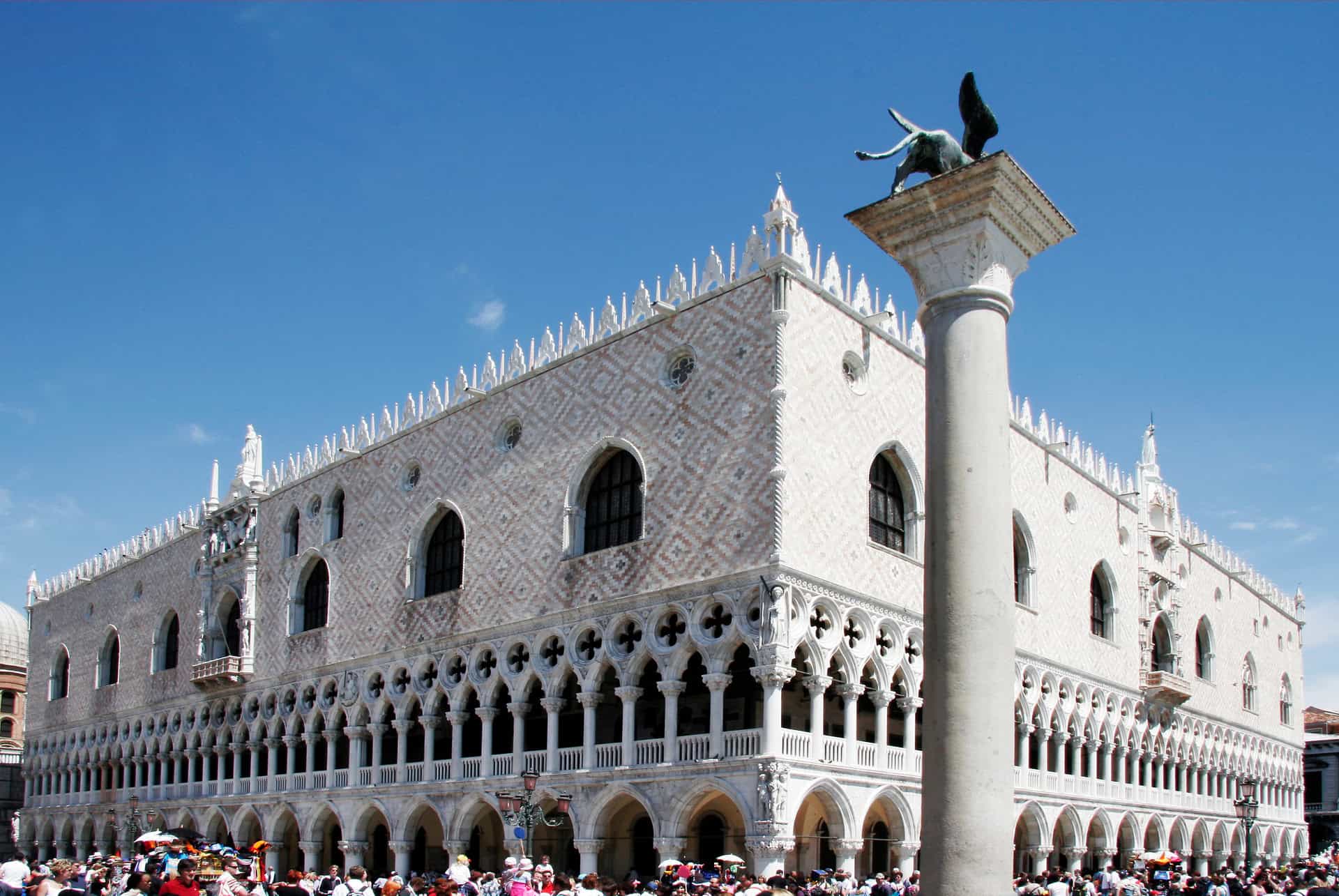 palais des doges a venise entree