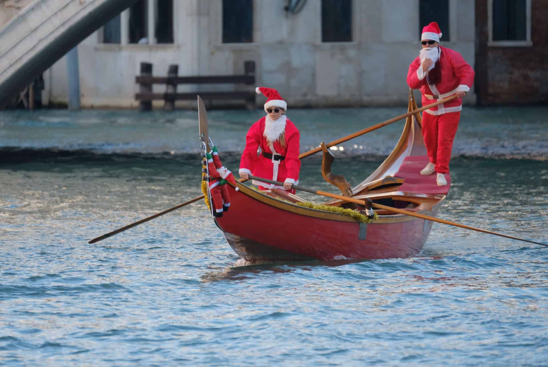 venitiens deguises en pere noel
