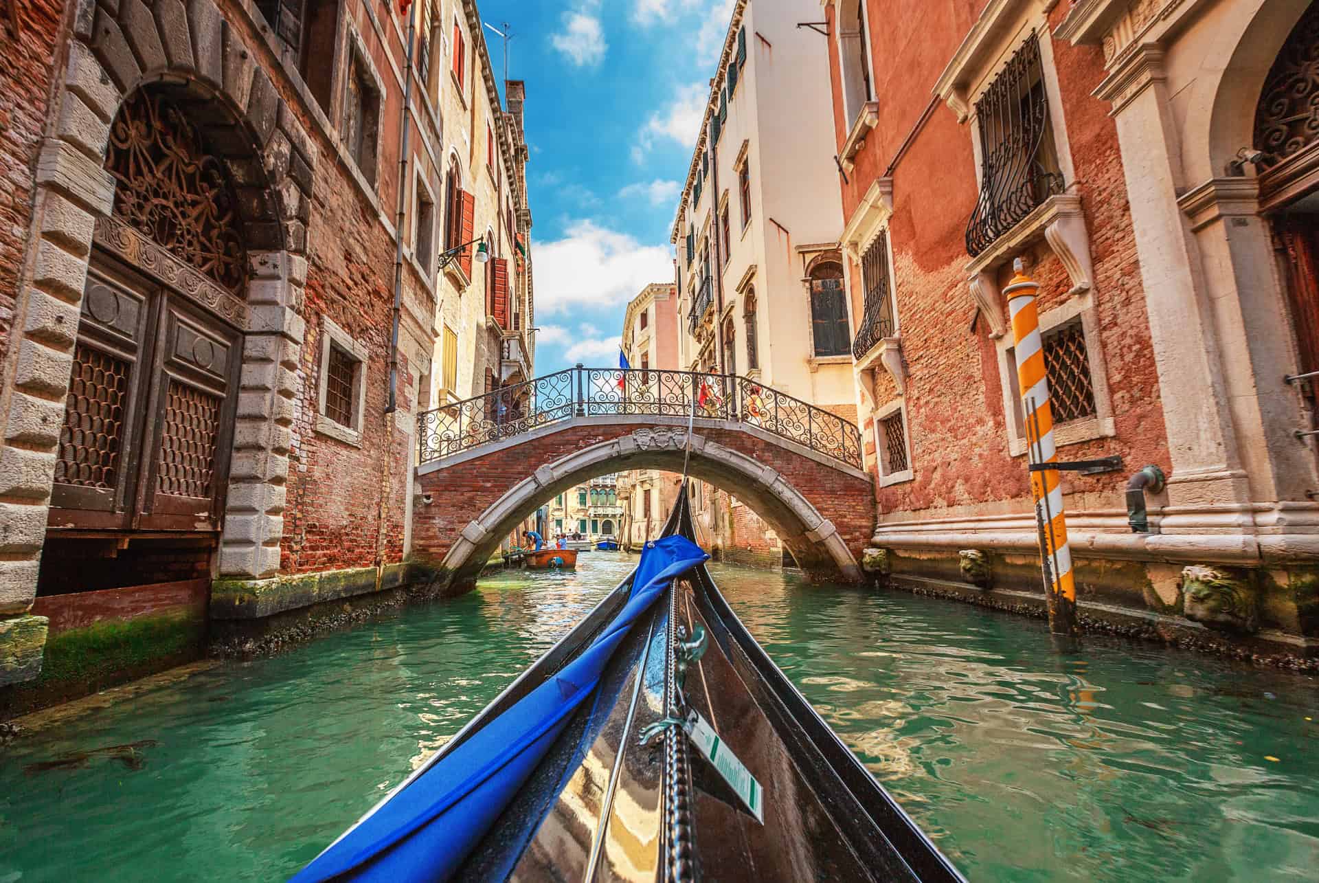vue depuis une gondole a venise vue depuis une gondole a venise