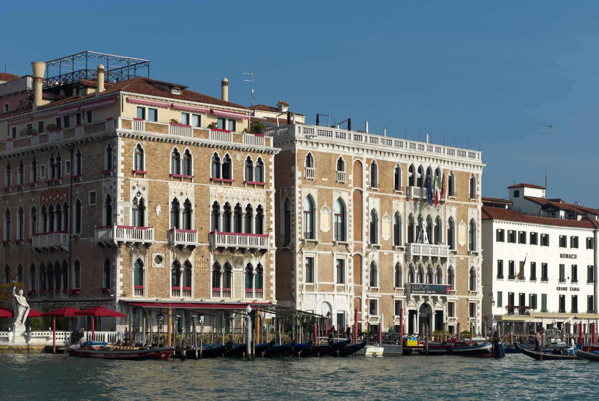 vue sur la facade hotel bauer palazzo