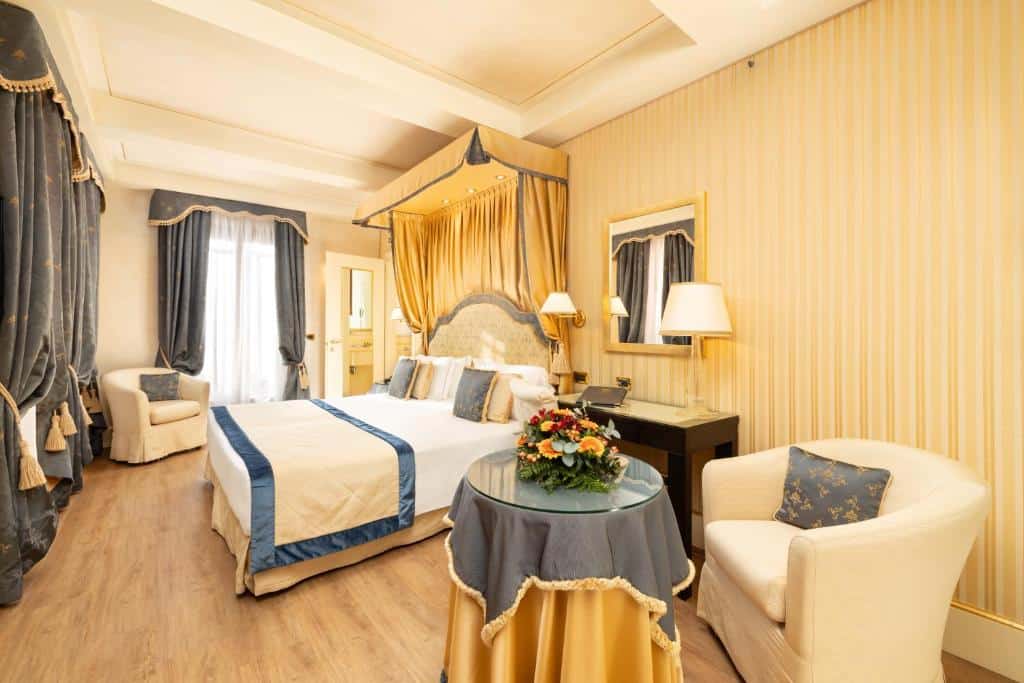 hotel a la commedia